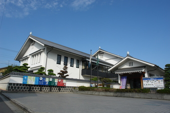 砥部焼伝統産業会館